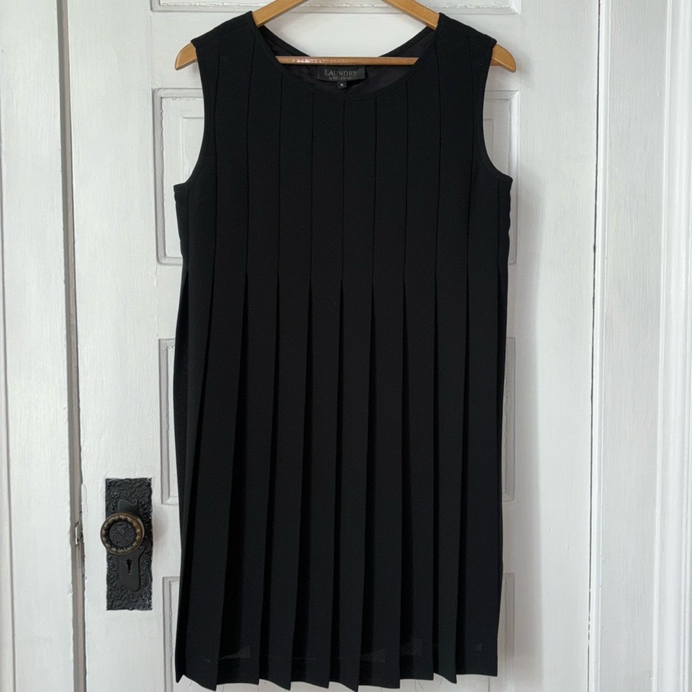 VINTAGE LAUNDRY BY SHELLI SEGAL BLACK PLEATED MINI DRESS